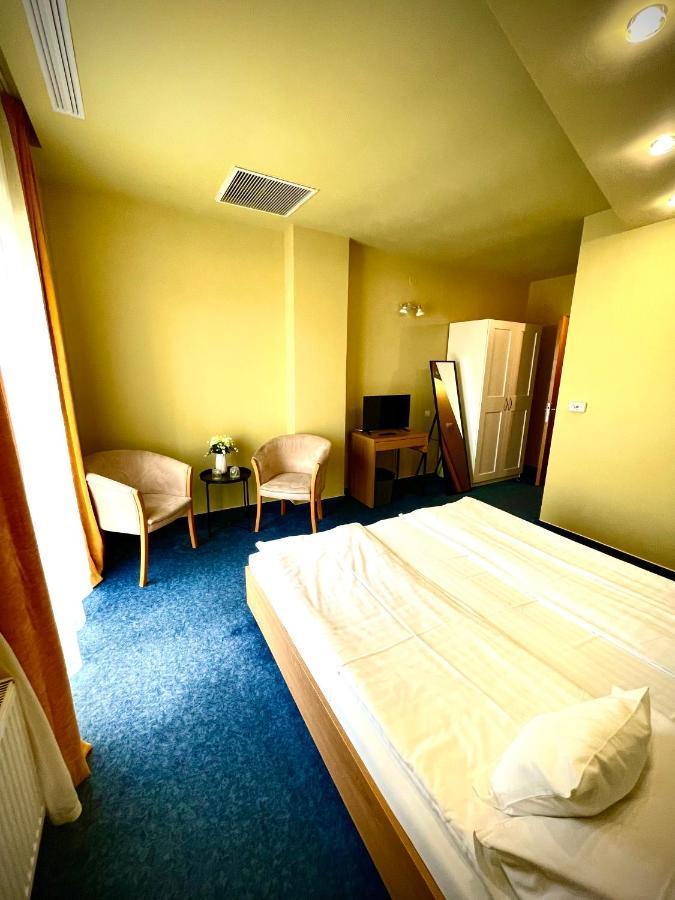 Hotel Torontal Тимишоара Екстериор снимка