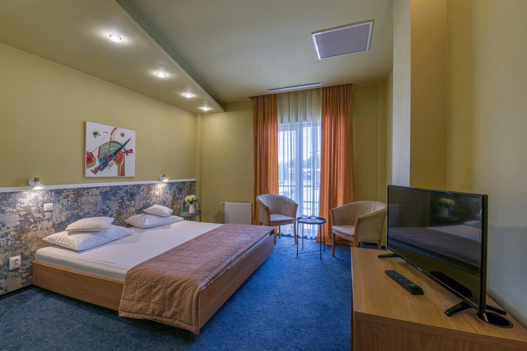 Hotel Torontal Тимишоара Екстериор снимка