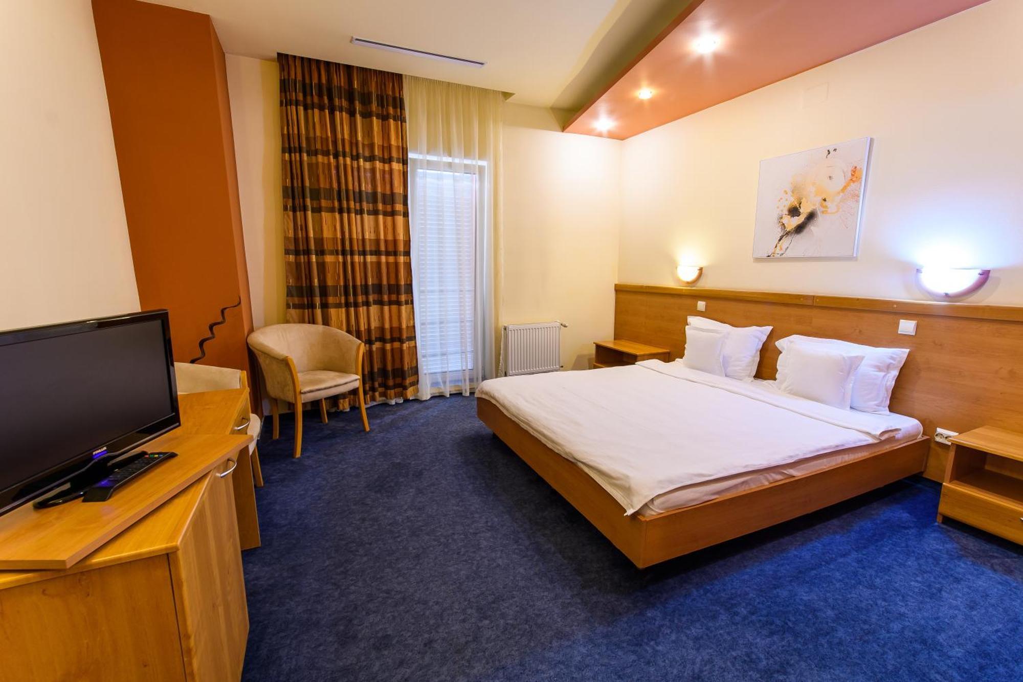 Hotel Torontal Тимишоара Екстериор снимка