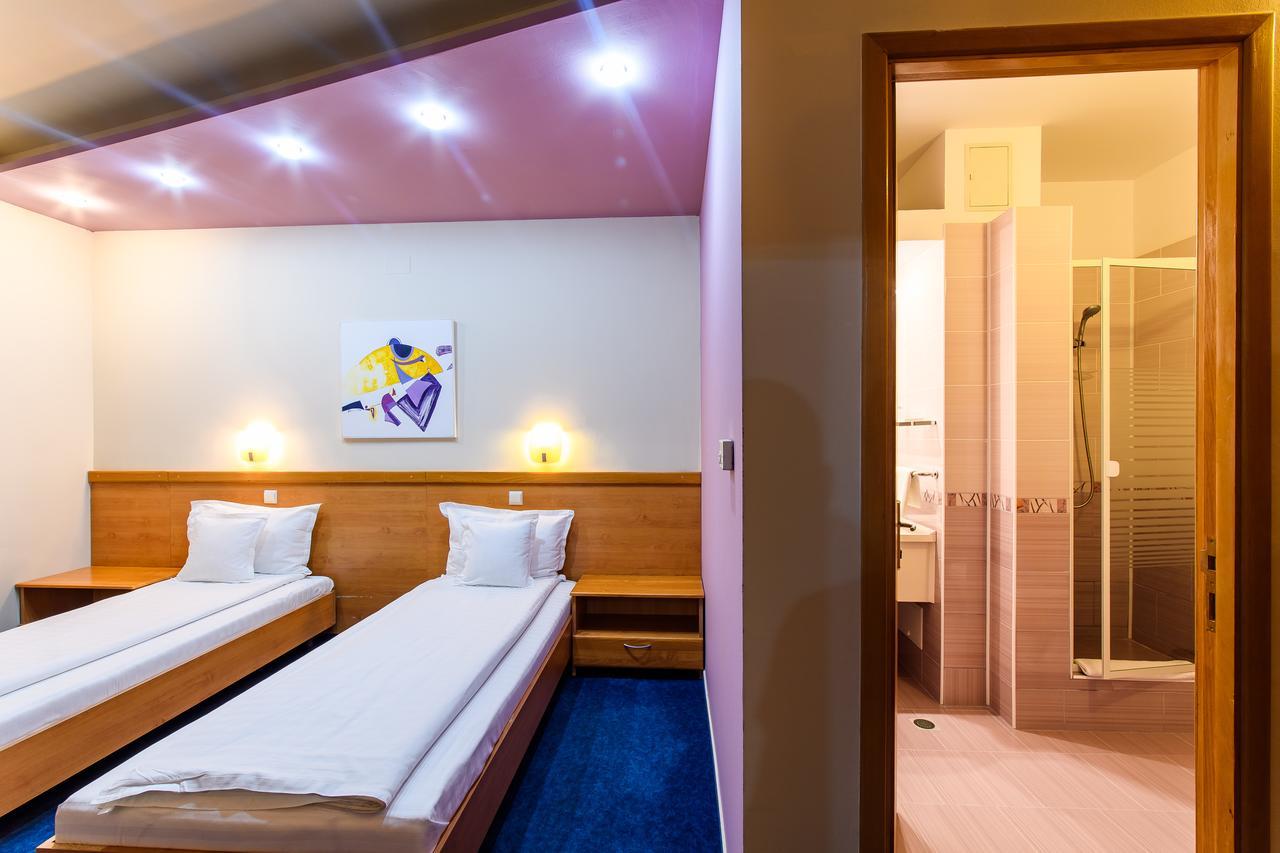 Hotel Torontal Тимишоара Екстериор снимка
