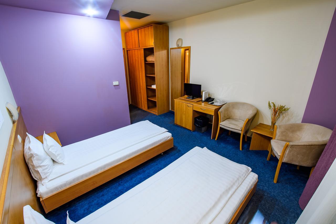 Hotel Torontal Тимишоара Екстериор снимка