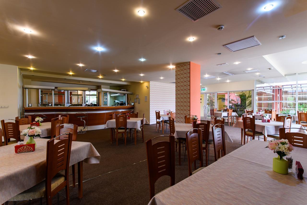 Hotel Torontal Тимишоара Екстериор снимка