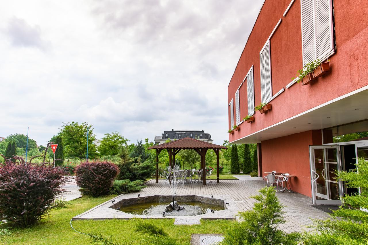 Hotel Torontal Тимишоара Екстериор снимка