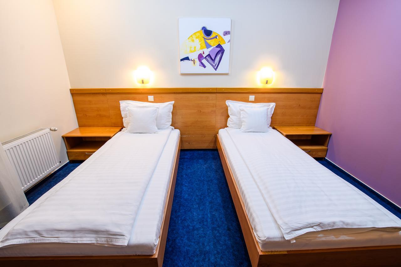 Hotel Torontal Тимишоара Екстериор снимка