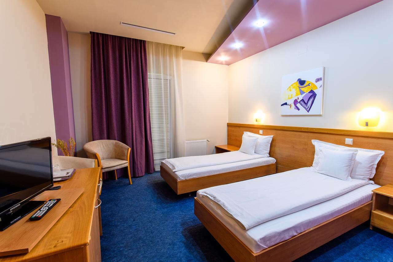 Hotel Torontal Тимишоара Екстериор снимка