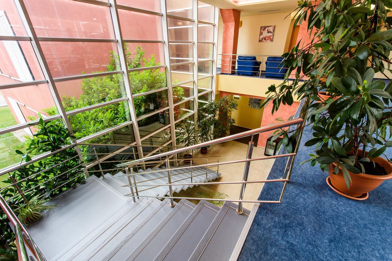 Hotel Torontal Тимишоара Екстериор снимка