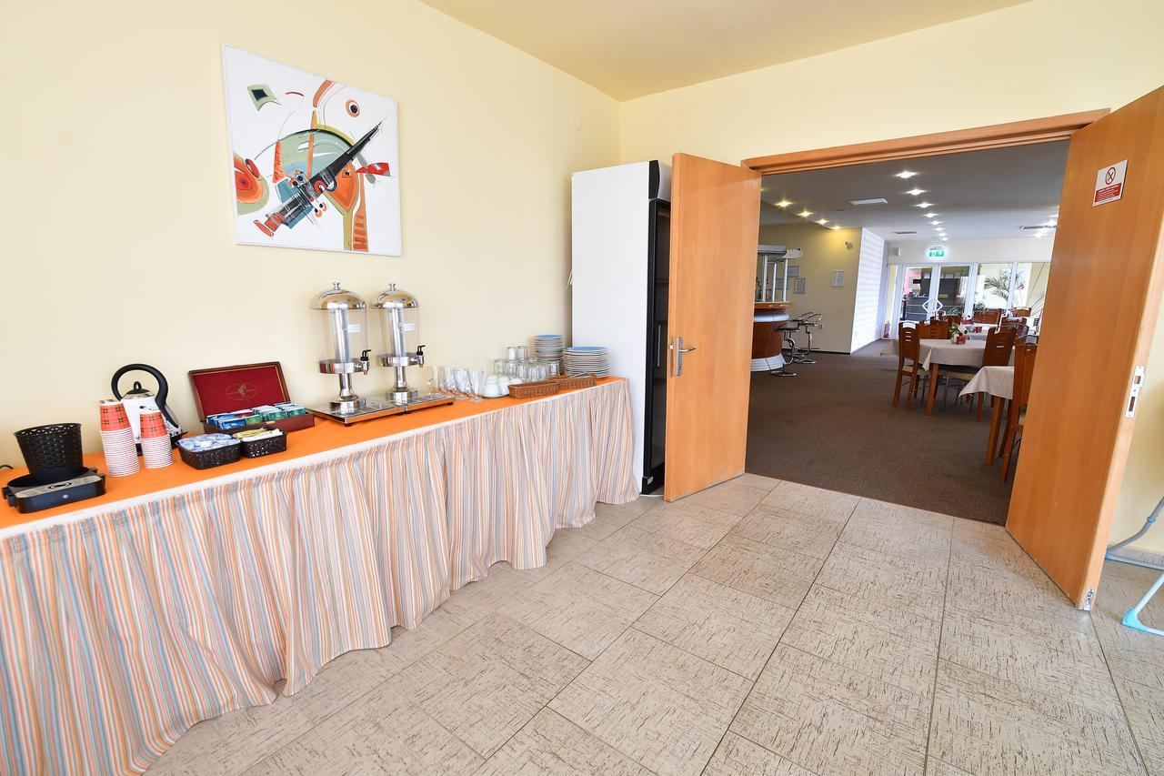Hotel Torontal Тимишоара Екстериор снимка