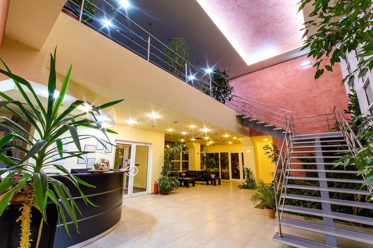 Hotel Torontal Тимишоара Екстериор снимка