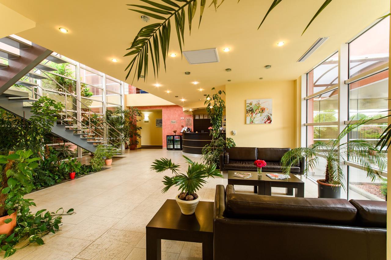 Hotel Torontal Тимишоара Екстериор снимка